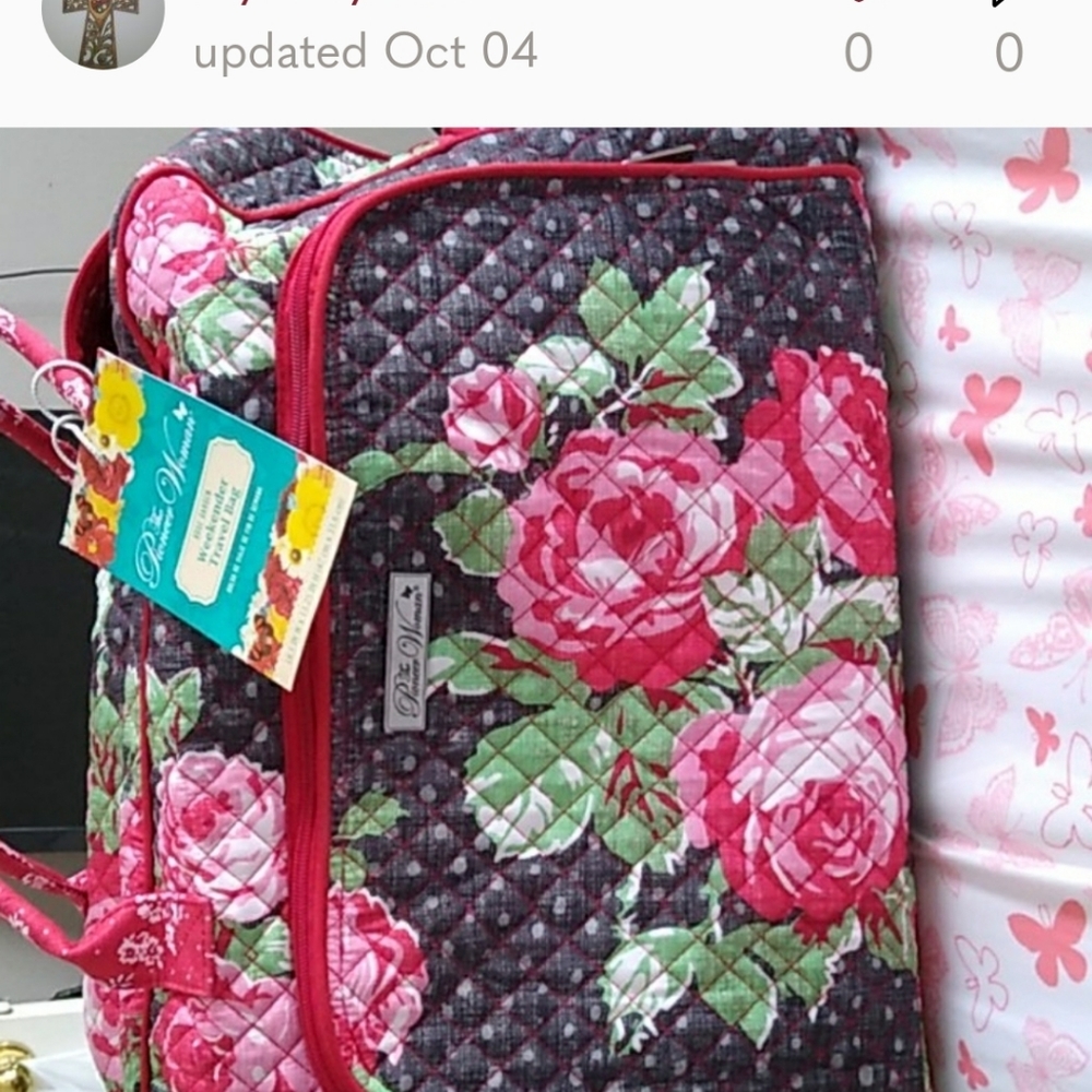 Pioneer Woman Weekender Travel bag-BN This is used but still in good condition.